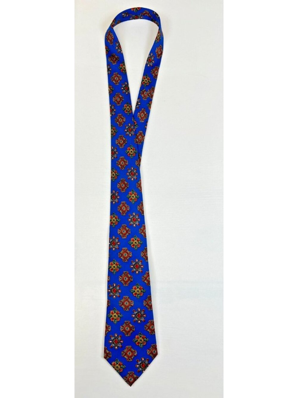 Chanel Men's Blue Silk Tie Jewel Medallion Pattern CC Logo Made in Italy 3.75"